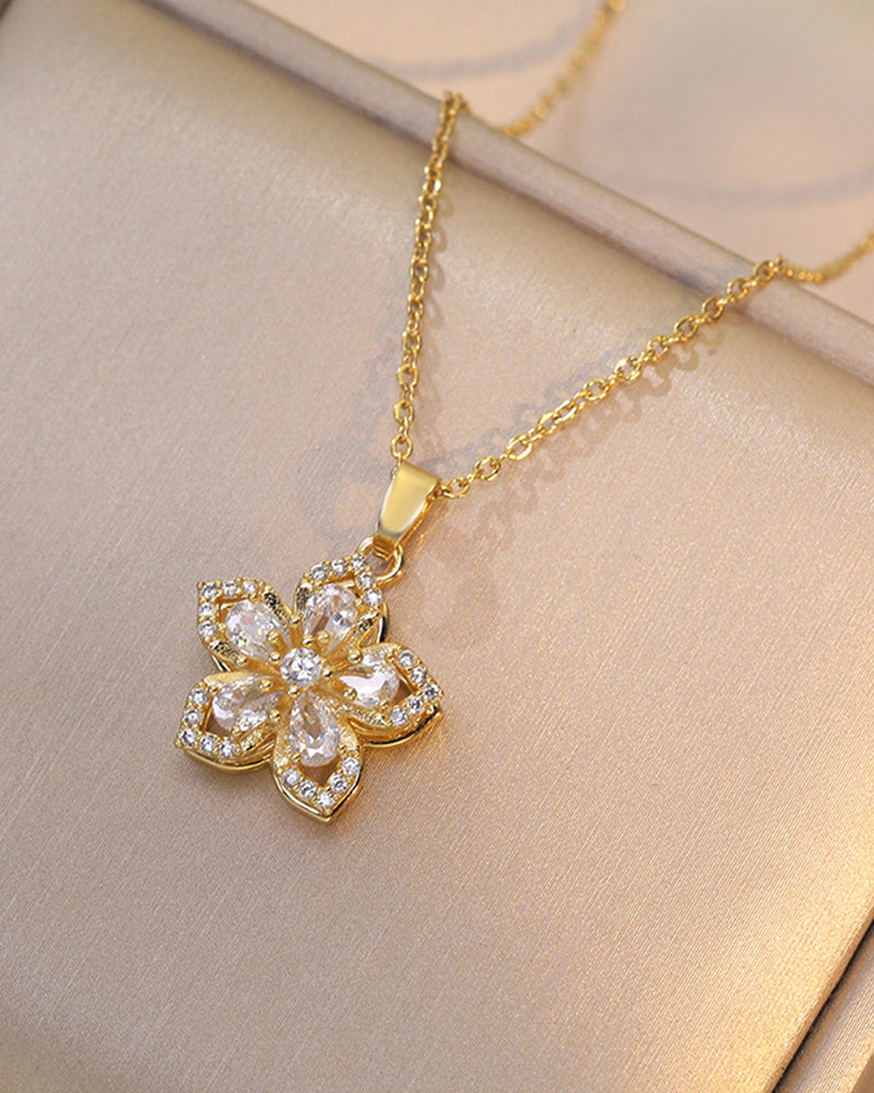 Collier pendentif rotatif à 360° à cinq pétales de fleur
