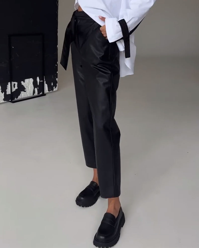 Pantalon svelte en cuir coupe svelte